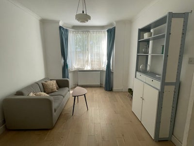 Double Room in leafy Bow street - E3 Main Photo