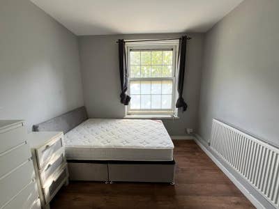 Lovely room in Wandsworth Road ! NOW !! Main Photo