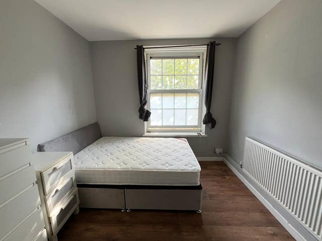 Lovely room in Wandsworth Road ! NOW !! Main Photo