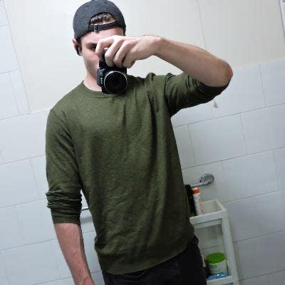 Looking for spare room Main Photo