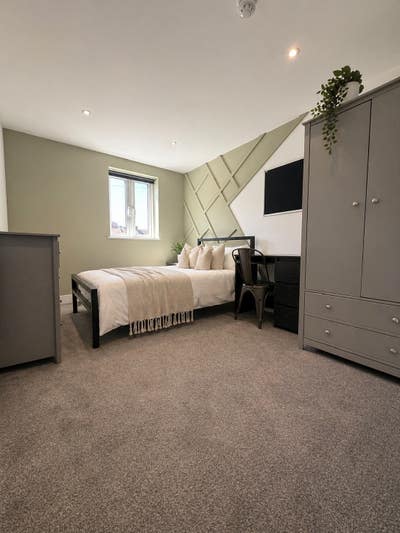 Room Available | All Bills Included🏡 Main Photo