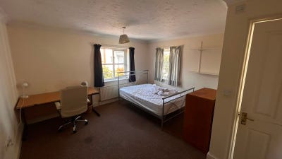 Spacious ensuite double room in Mascot Square Main Photo