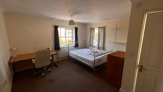 Spacious ensuite double room in Mascot Square Main Photo