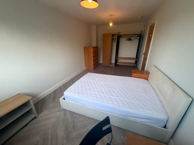 Prime Sheffield Area-Large Room-FREE Utilities Main Photo