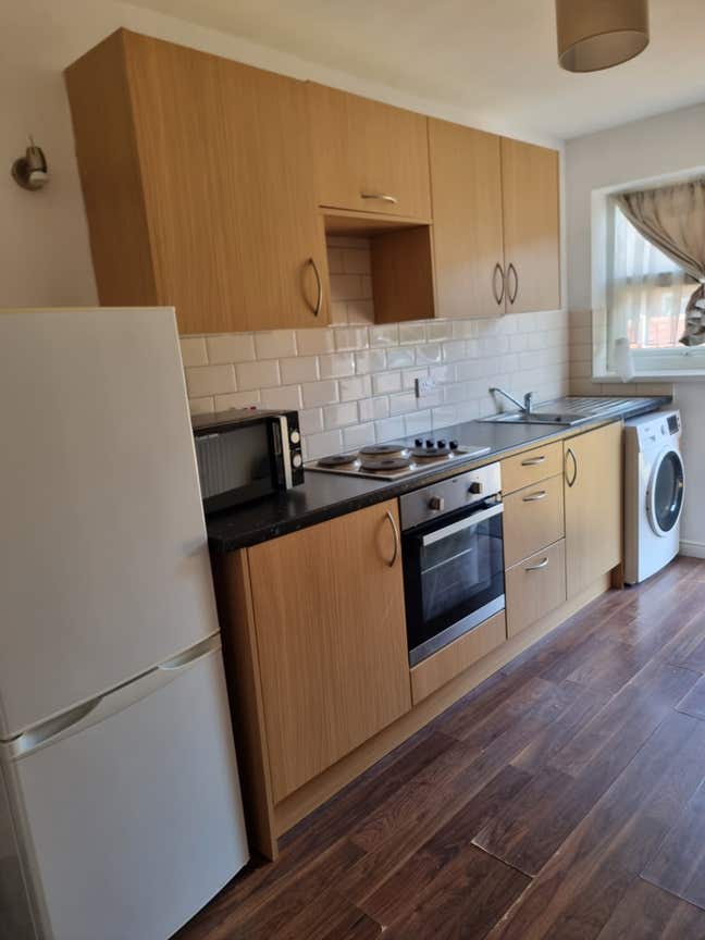Beautiful one bedroom apartment in Adeyfield Main Photo