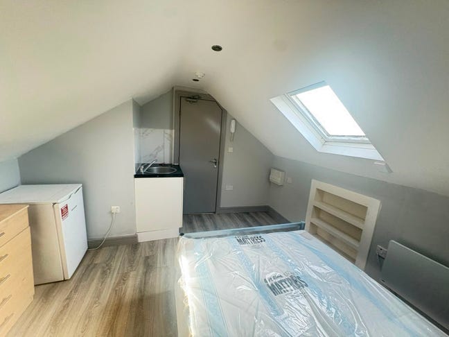 DSS-Studio Flat Available in Catford Lewisham SE6 Main Photo
