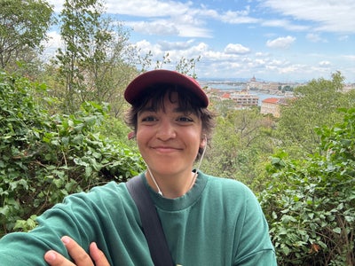 Professional Female seeks a double room Main Photo
