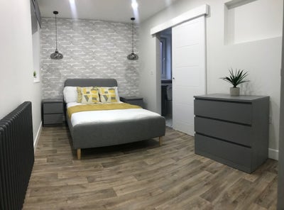 Modern Luxury Large Double En-Suite Room! Main Photo