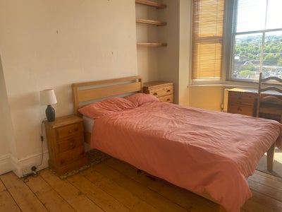 Spacious rooms in house between old and new town Main Photo