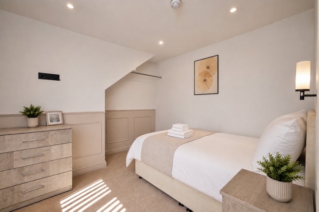 Stunning 8-Bed, 7-Bath Professional House Main Photo