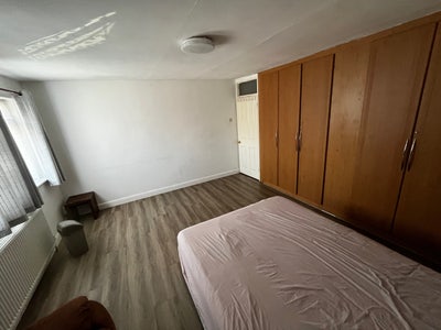 King size room with separate bathroom Main Photo