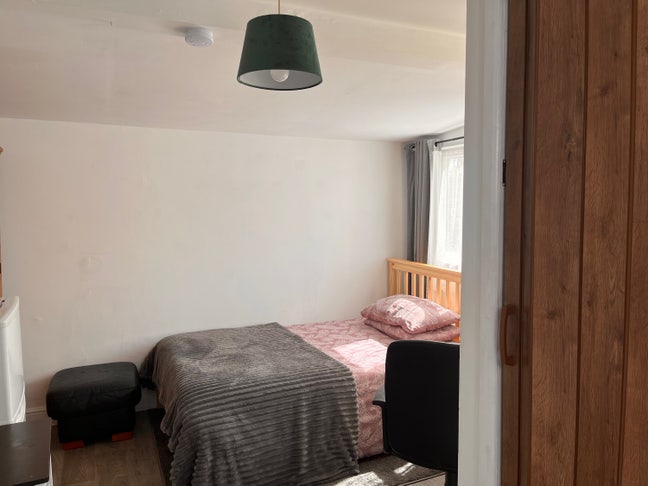     Ensuite Furnished Double Room – Bills Included Main Photo