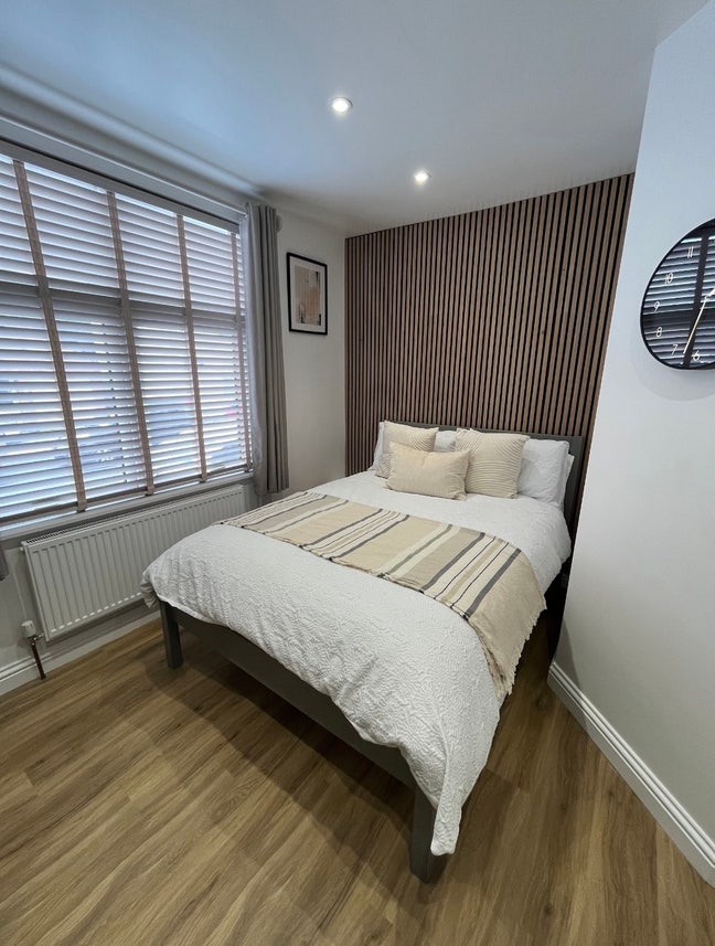 Double En-Suite Room - Close to the Hospital! Main Photo