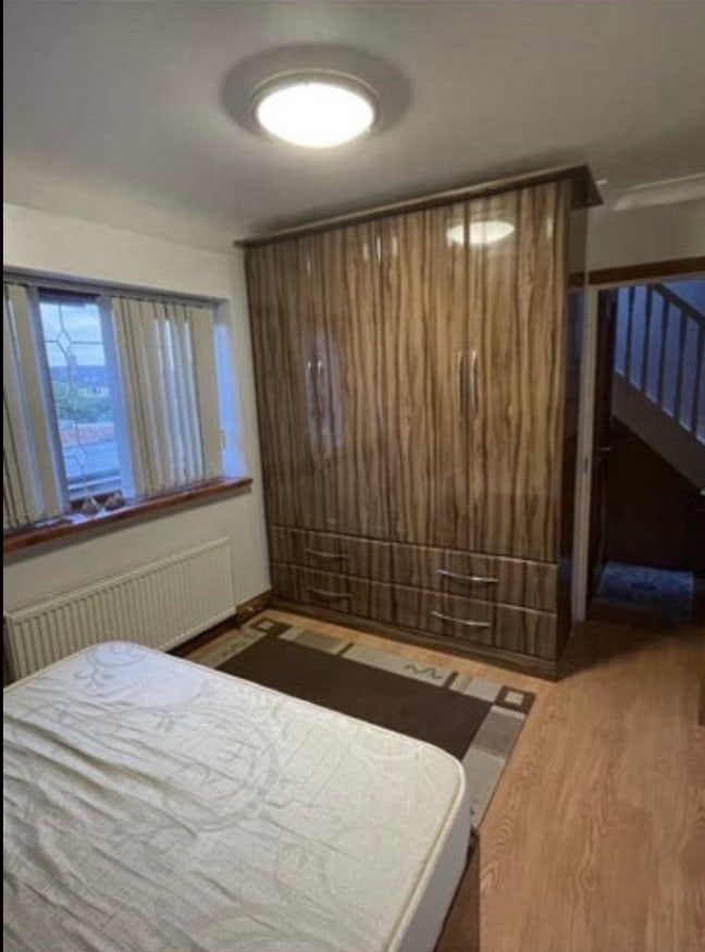 Female only double bedroom  Main Photo