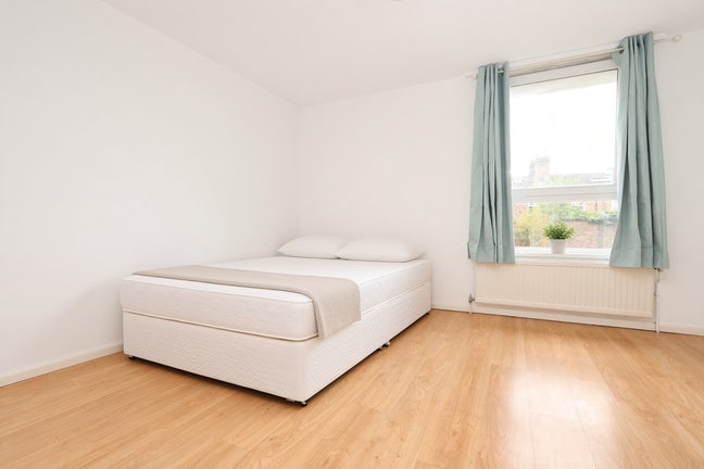 Last Amazing Rooms! 3 Beds Flat in Exclusive Area Main Photo