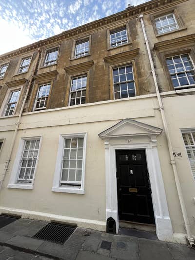 Room available in central Bath flat Main Photo