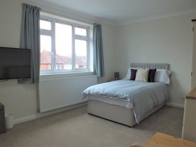 Ensuite Room! - near Thames Valley Park Main Photo