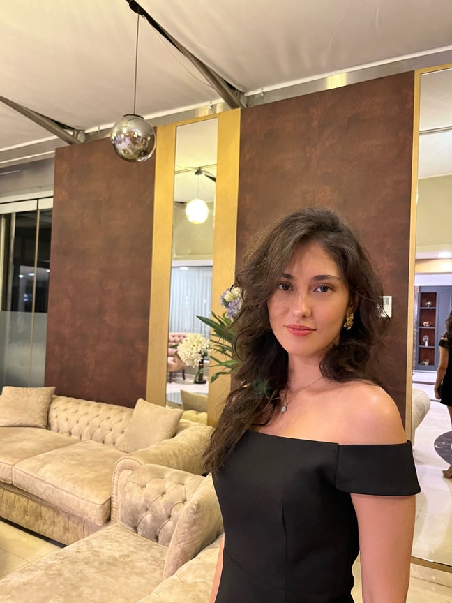 Hello!  I'm looking for a room, or to buddy u... Main Photo