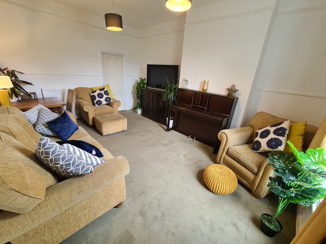 Cosy Room Available near Golden Triangle Main Photo