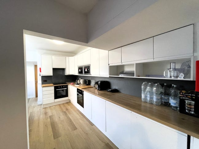 5 bedroom student house - Staffordshire University Main Photo