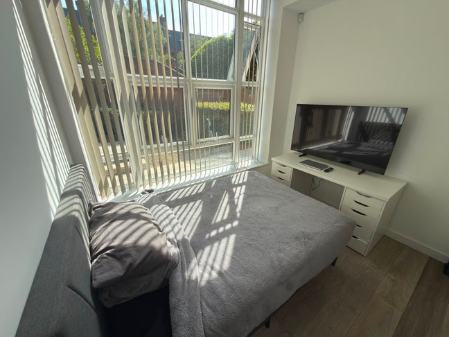 En-Suite Room in Spacious 2Bed/2Bath Flat /Parking Main Photo