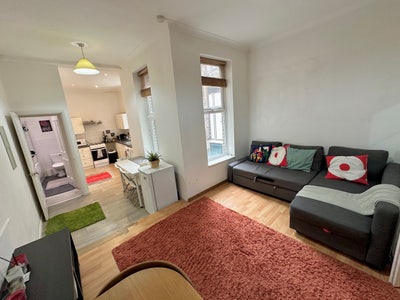 Huge master-Big living room-1 min Holborn-23.09 Main Photo
