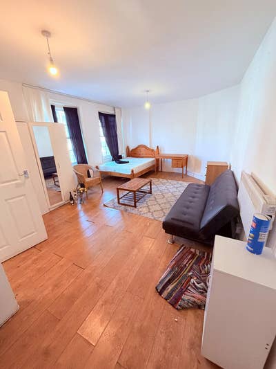 Furnished studio Flat in Edgware (HA8) Main Photo