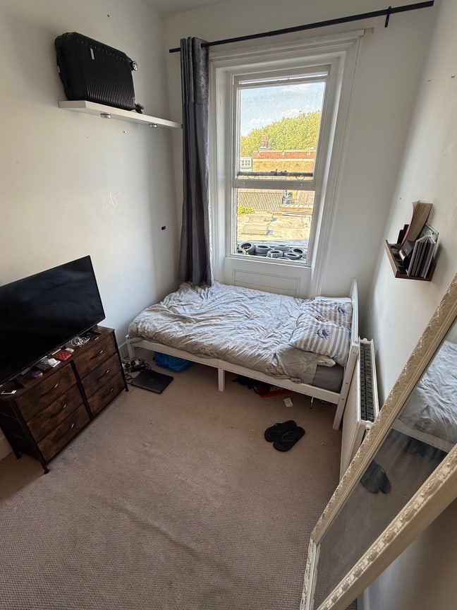 Cozy Room just outside Hornsey Train Station Main Photo