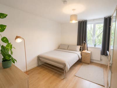 Great Room 🌿 Near Victoria Park 🚆 Easy City Link Main Photo