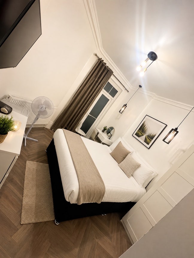 ***Modern En suite  London Road Town centre  *** Main Photo