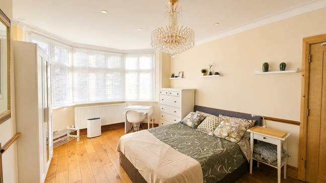 Spacious & Bright Double Room in Winchmore Hill (N Main Photo