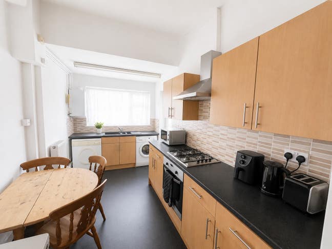 4 Rooms Available Now - Burns Avenue  Main Photo