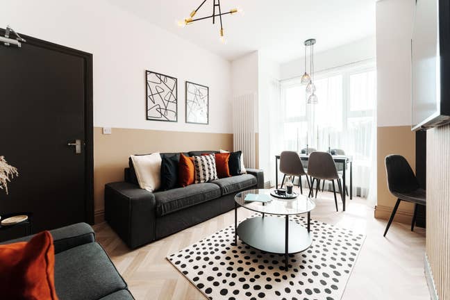 Spacious Ensuite Room bills Incl. Main Photo