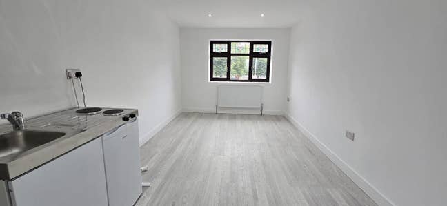 2 Ensuite Studios-All Bills Included-Unfurnished Main Photo
