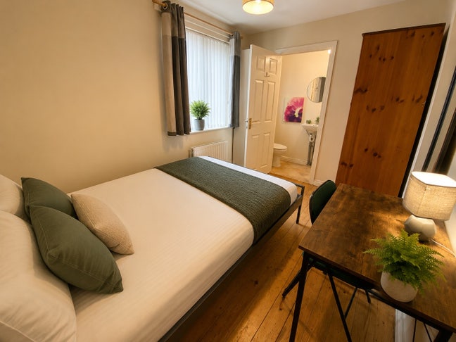 2X Ensuite Room Beside City Hospital  Main Photo