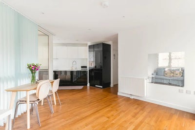 En-suite Double bedroom - Canning Town Main Photo