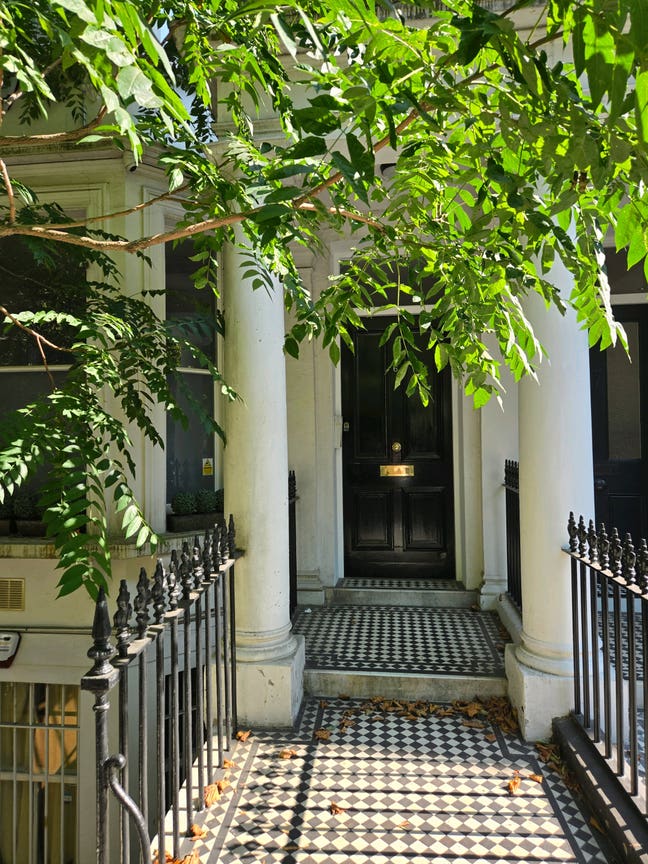 Top Floor Flat in Beautiful Period Building (SW5) Main Photo