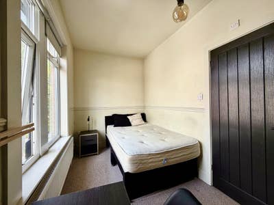 Modern En-Suite Room – London Road Main Photo