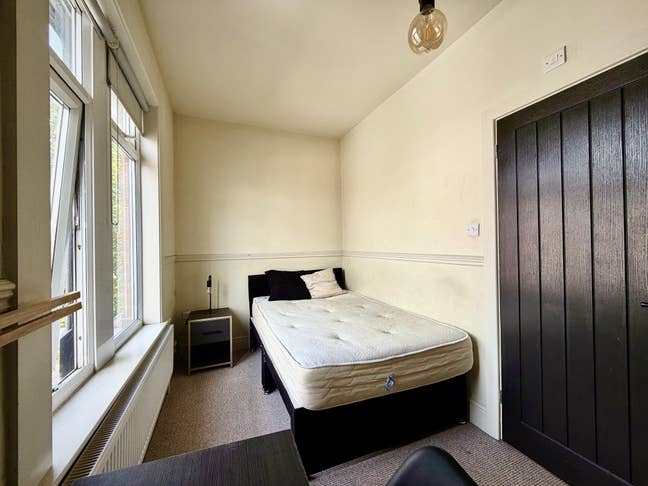 Modern En-Suite Room – London Road Main Photo