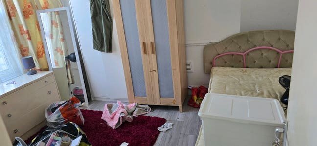 Room with Double  Bed in Garden House Tooting Bec  Main Photo