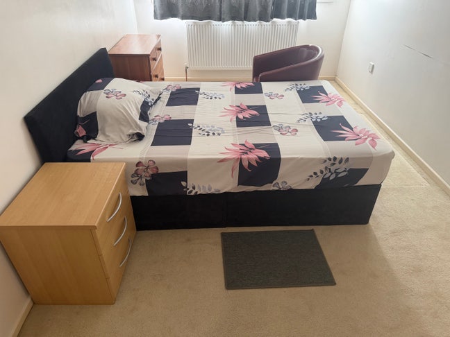 Spacious Double room with garden Main Photo