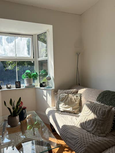 2 Double Rooms Avail -Girls House near the Common Main Photo