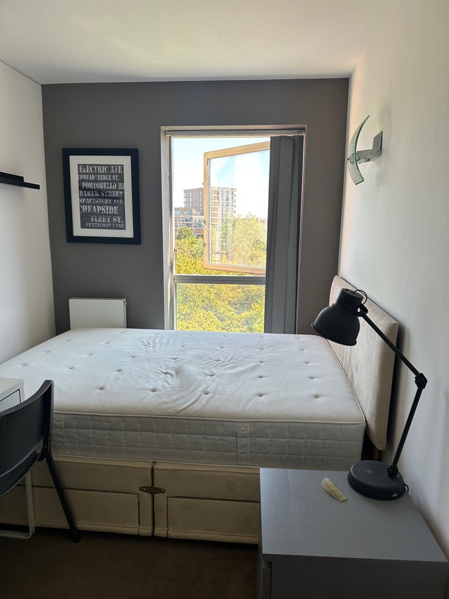 Double Room in 3-Bed Flat – Available Now Main Photo