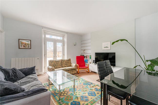Room in bright flat, 6 mins to Ladbroke Grove Main Photo