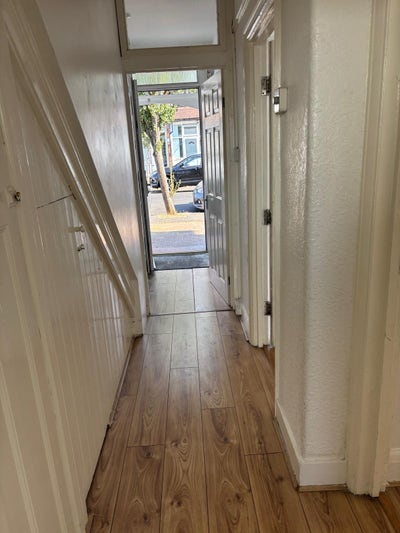1 bedroom spacious ground floor flat  Main Photo