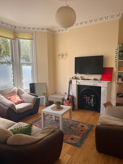 Large double room with private bathroom Main Photo