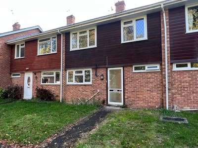 3 Bedroom Spacious House Main Photo
