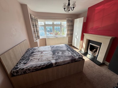 Spacious Double room for rent  Main Photo