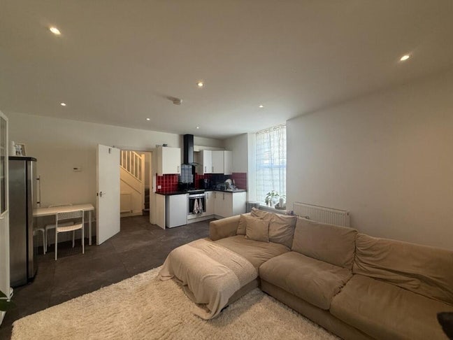 Two bed, two storey, 1.5 bathrooms, new renovation Main Photo