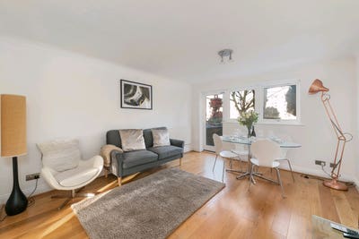 Waterside 2-Bed Flat | Bills Incl + Free Parking Main Photo